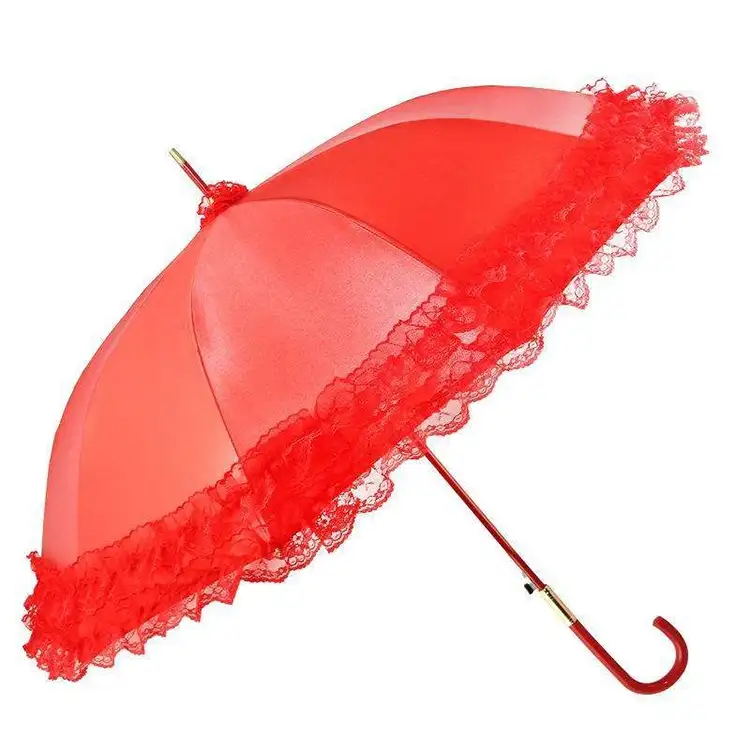 Can a wedding umbrella be a practical prop to enhance the atmosphere of wedding photos?